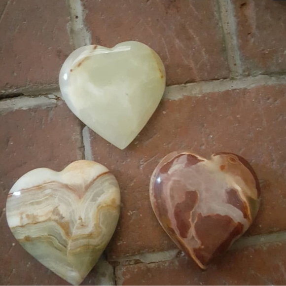 SALE Lovely Banded Onyx Heart Crystal Carving - Picture 2 of 4